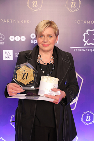 Háfra Noémi helyett édesanyja vette át a díjat