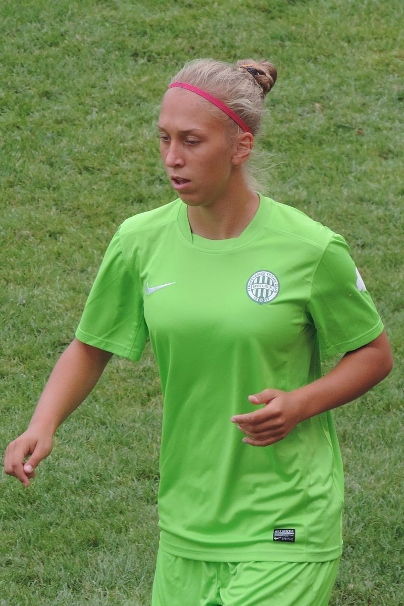 Kaján Zsanett, Norbi testvére korábban szintén a Fradiban játszott.