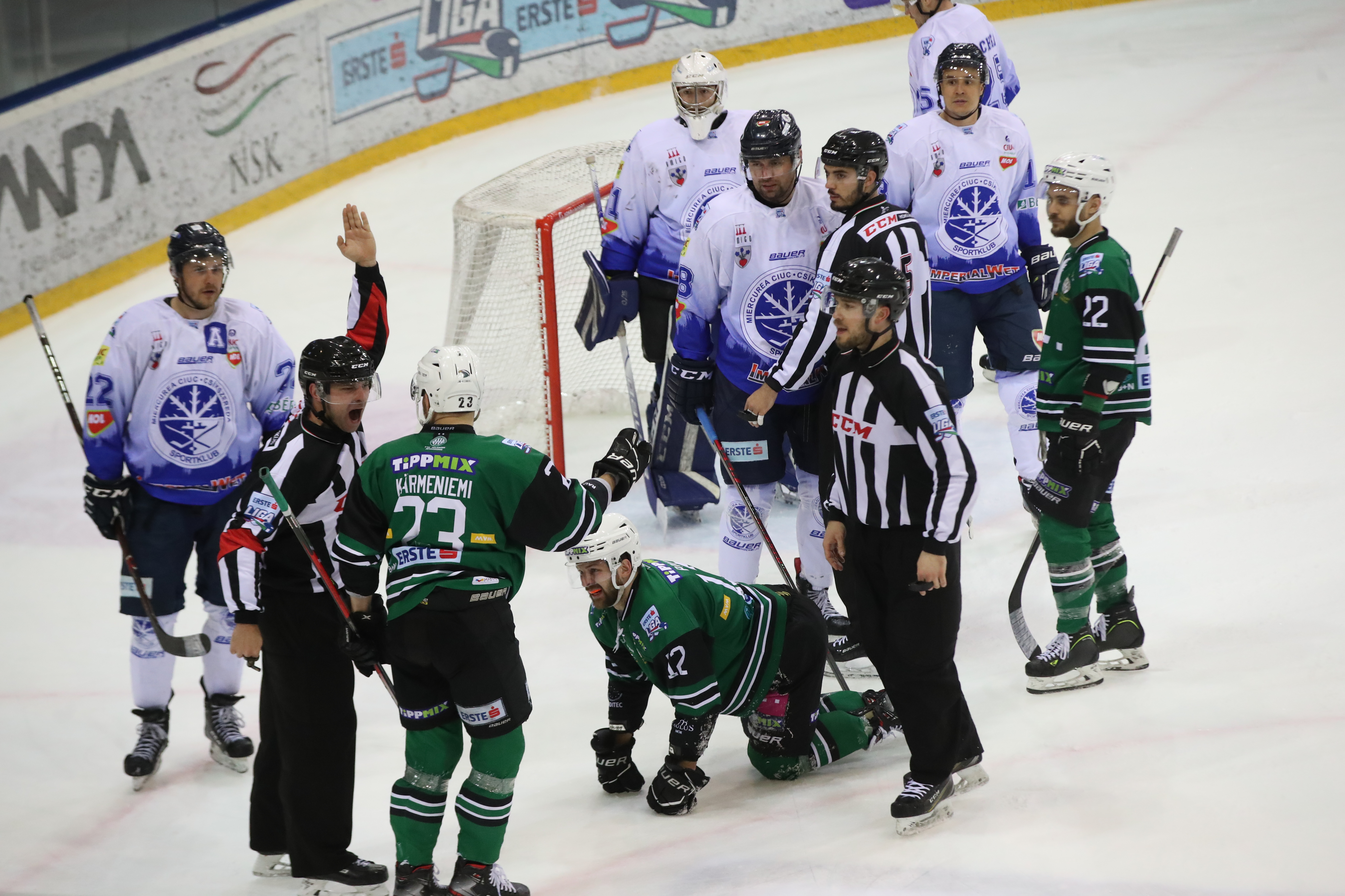 A várakozásoknak megfelelően az egész mérkőzés bővelkedett a parázs jelenetekben.