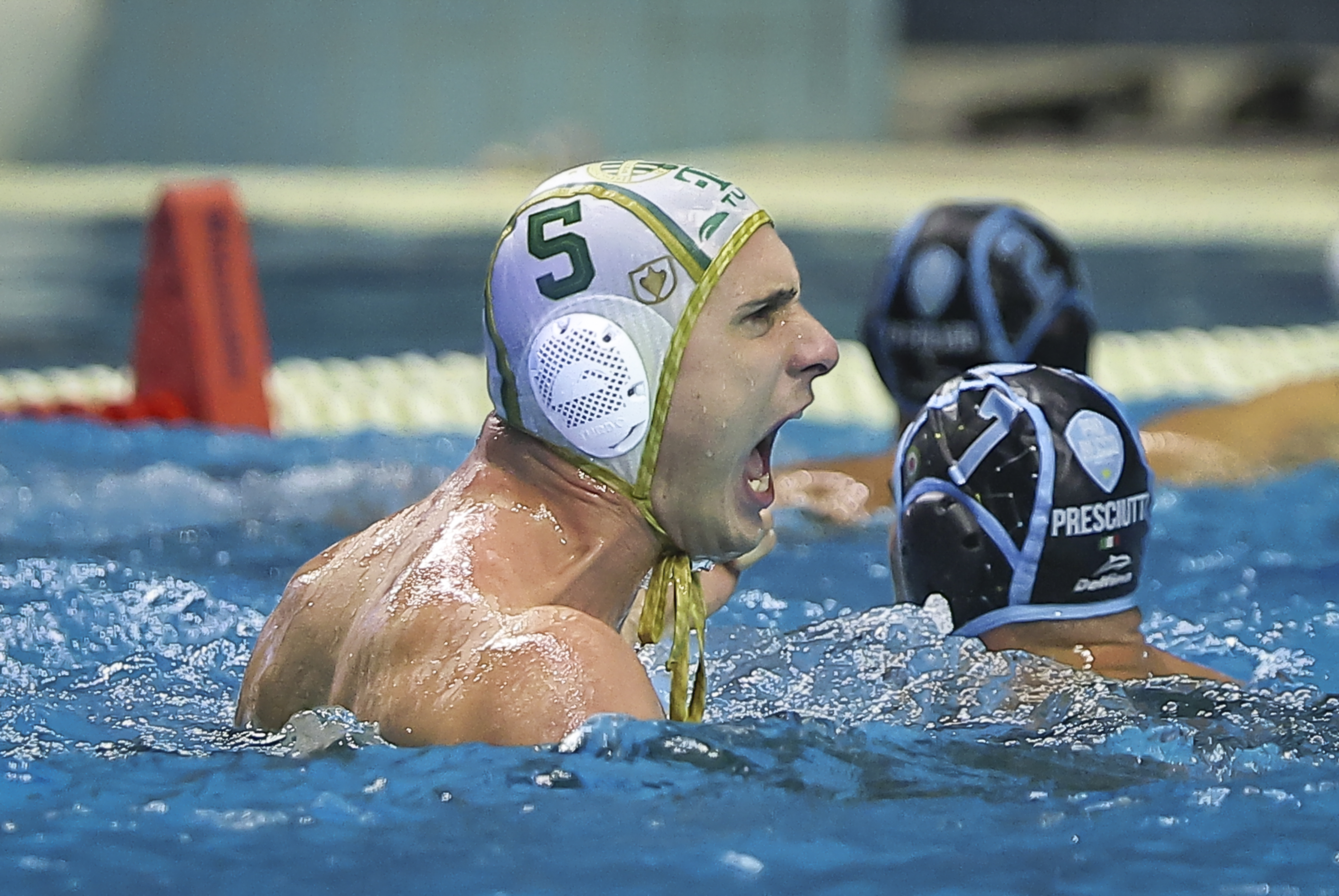 V&aacute;mos M&aacute;rton g&oacute;l&ouml;r&ouml;me a Pro Recco ellen