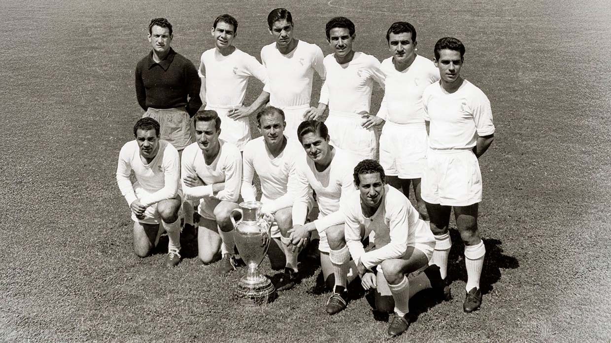70 &eacute;ve nyerte meg a BEK első ki&iacute;r&aacute;s&aacute;t a Real Madrid. A guggol&oacute; sor k&ouml;zep&eacute;n Alfredo Di Stefano.