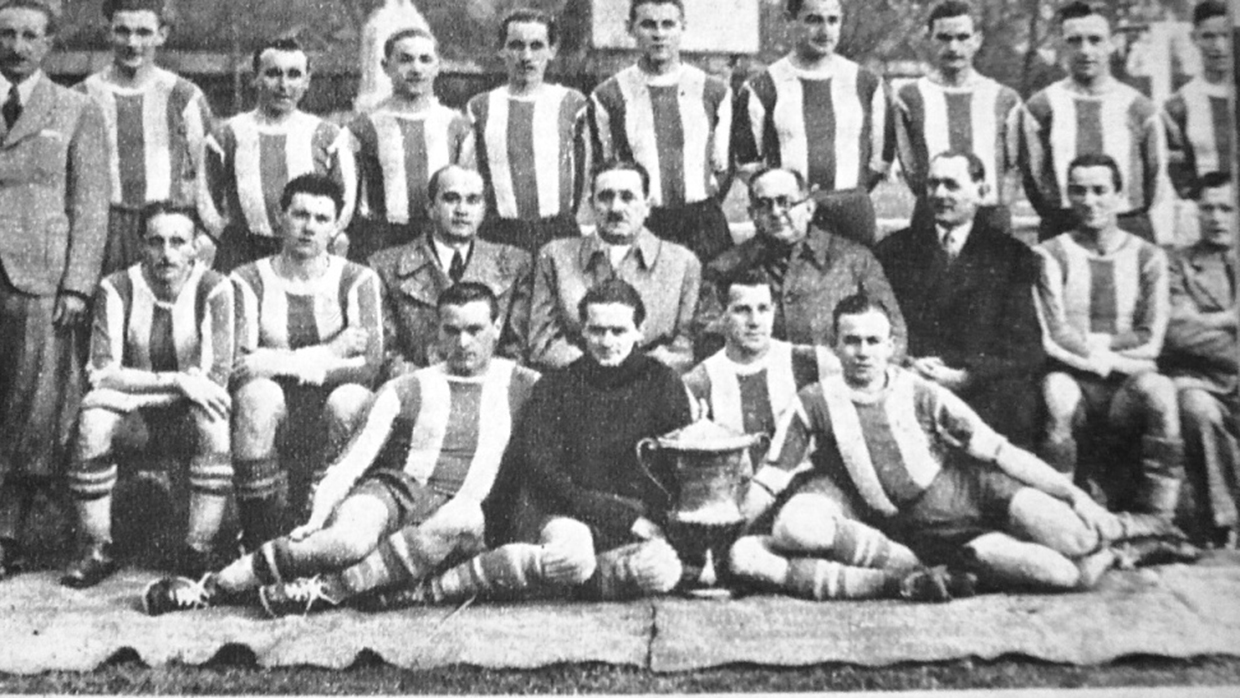 File:Ferencváros 1931–32-es labdarúgó-bajnokcsapata.jpg