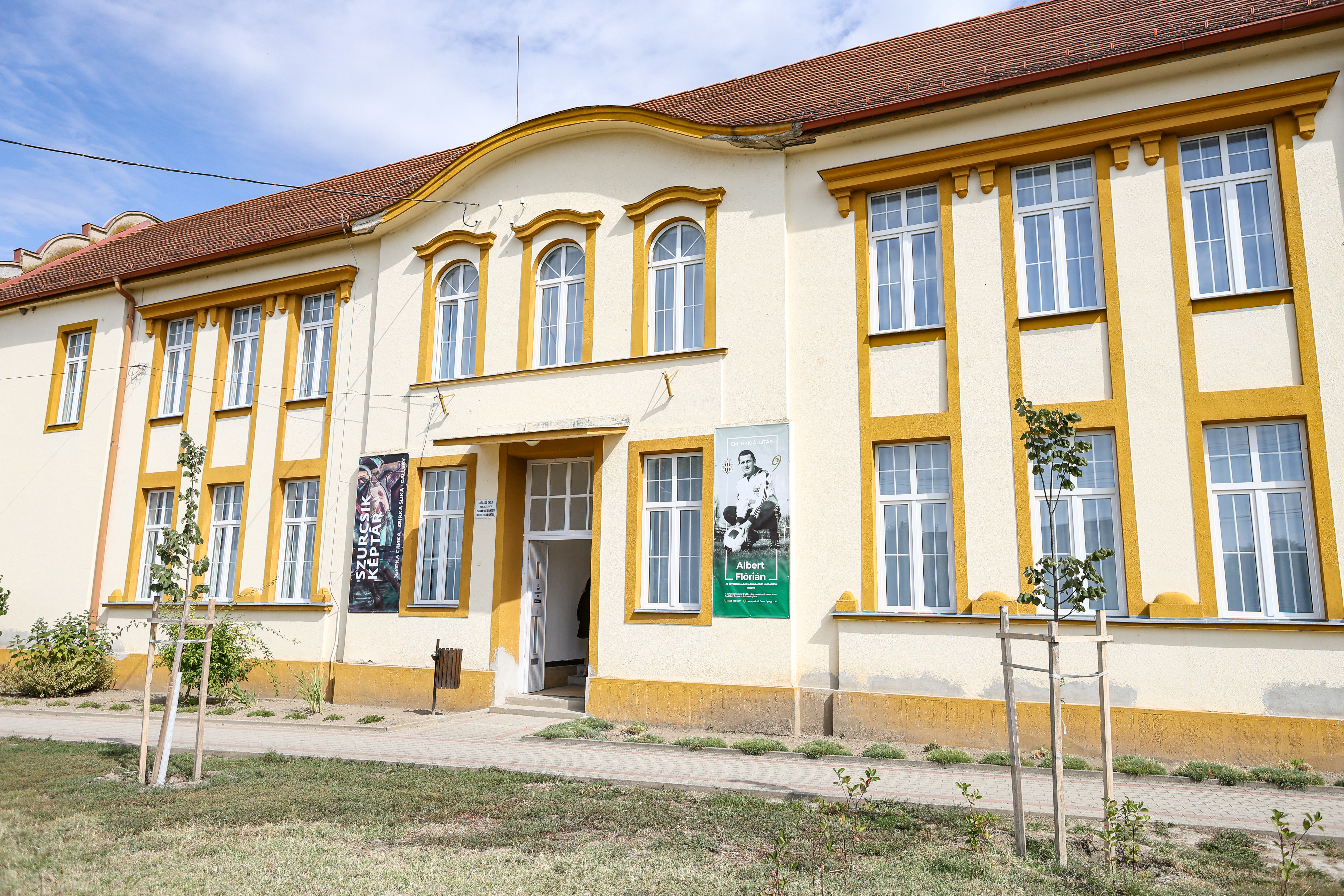 Az &aacute;ltal&aacute;nos iskola b&uuml;szke a Fradi-legend&aacute;ra