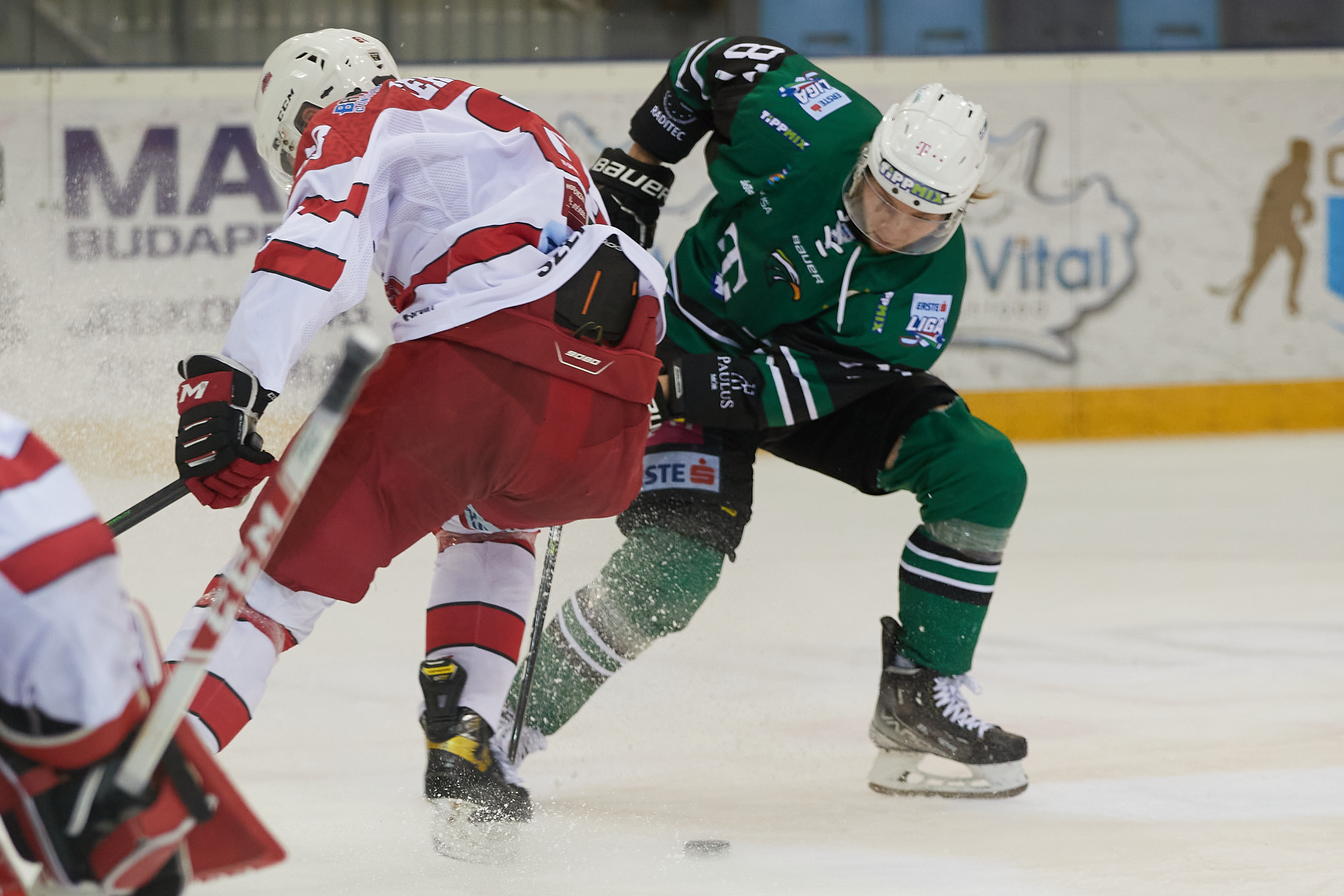 Hatalmas, kőkemény csatát hozott az elődöntő első mérkőzése.