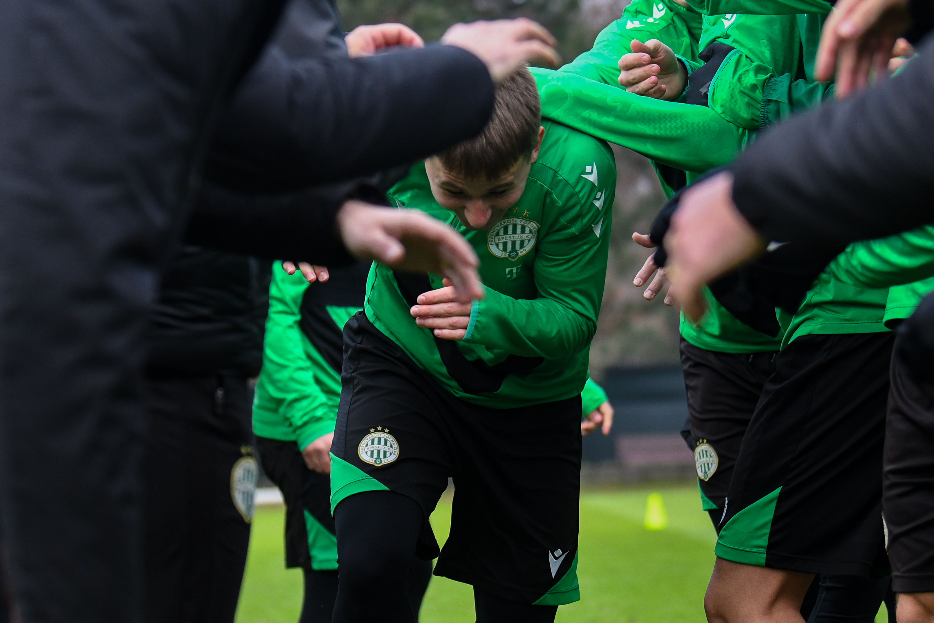 A sz&uuml;let&eacute;snapos k&ouml;sz&ouml;nt&eacute;se