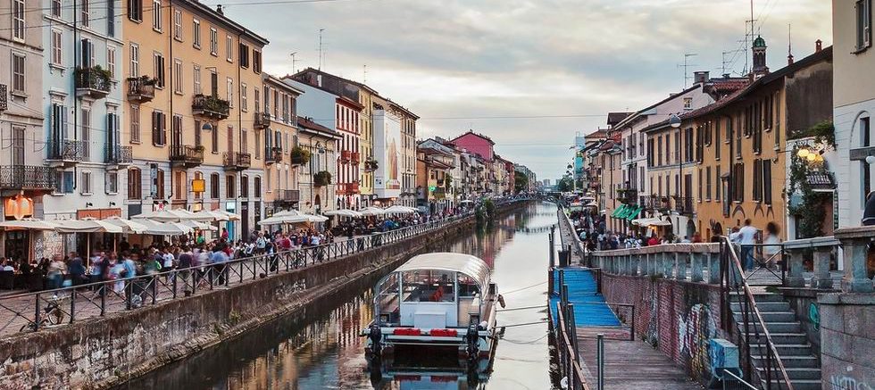 A mil&aacute;n&oacute;i Navigli v&aacute;rosr&eacute;sz
