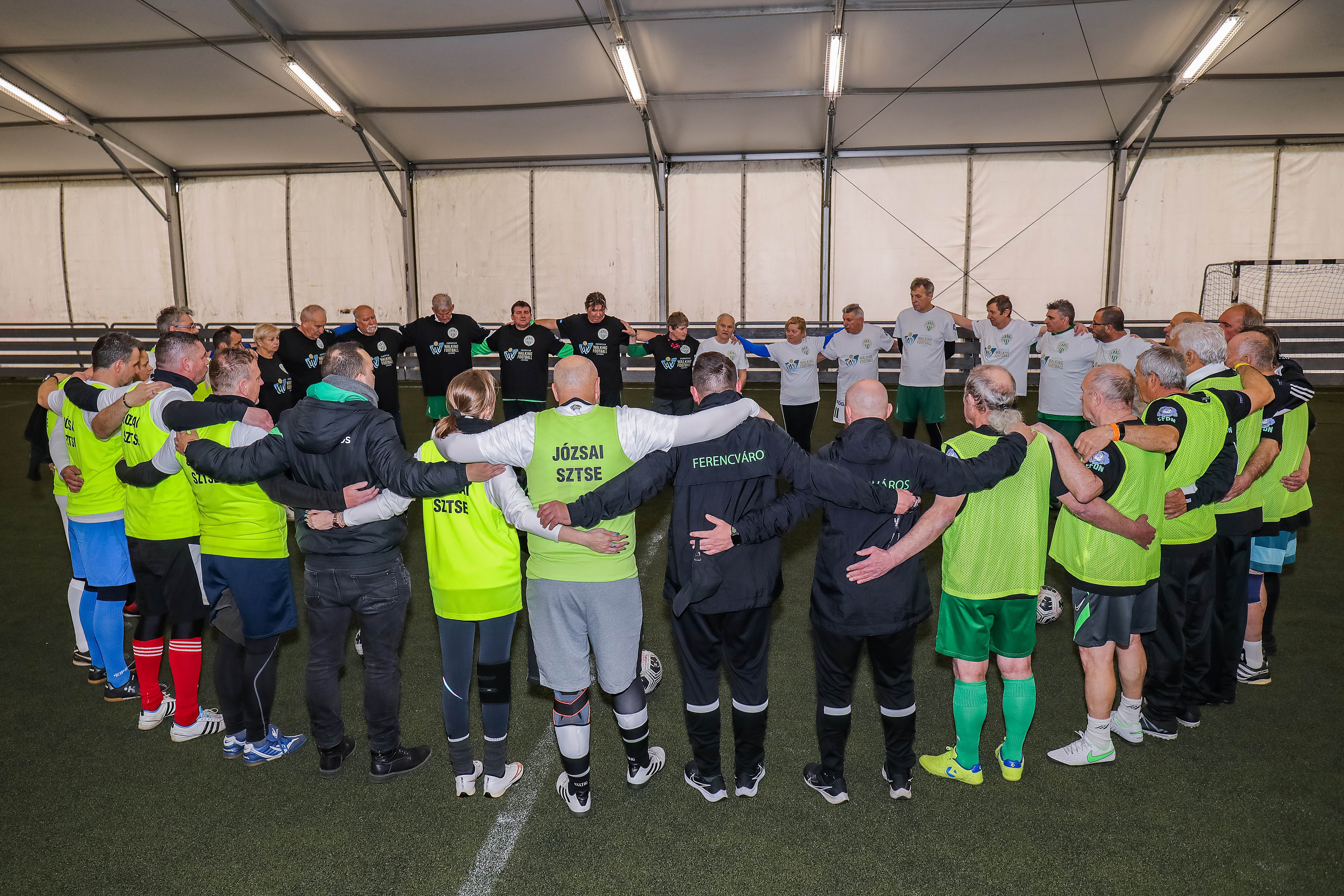 A joint commemoration of L&aacute;szl&oacute; Szab&oacute;, led by the oldest member, Gergely Balla.