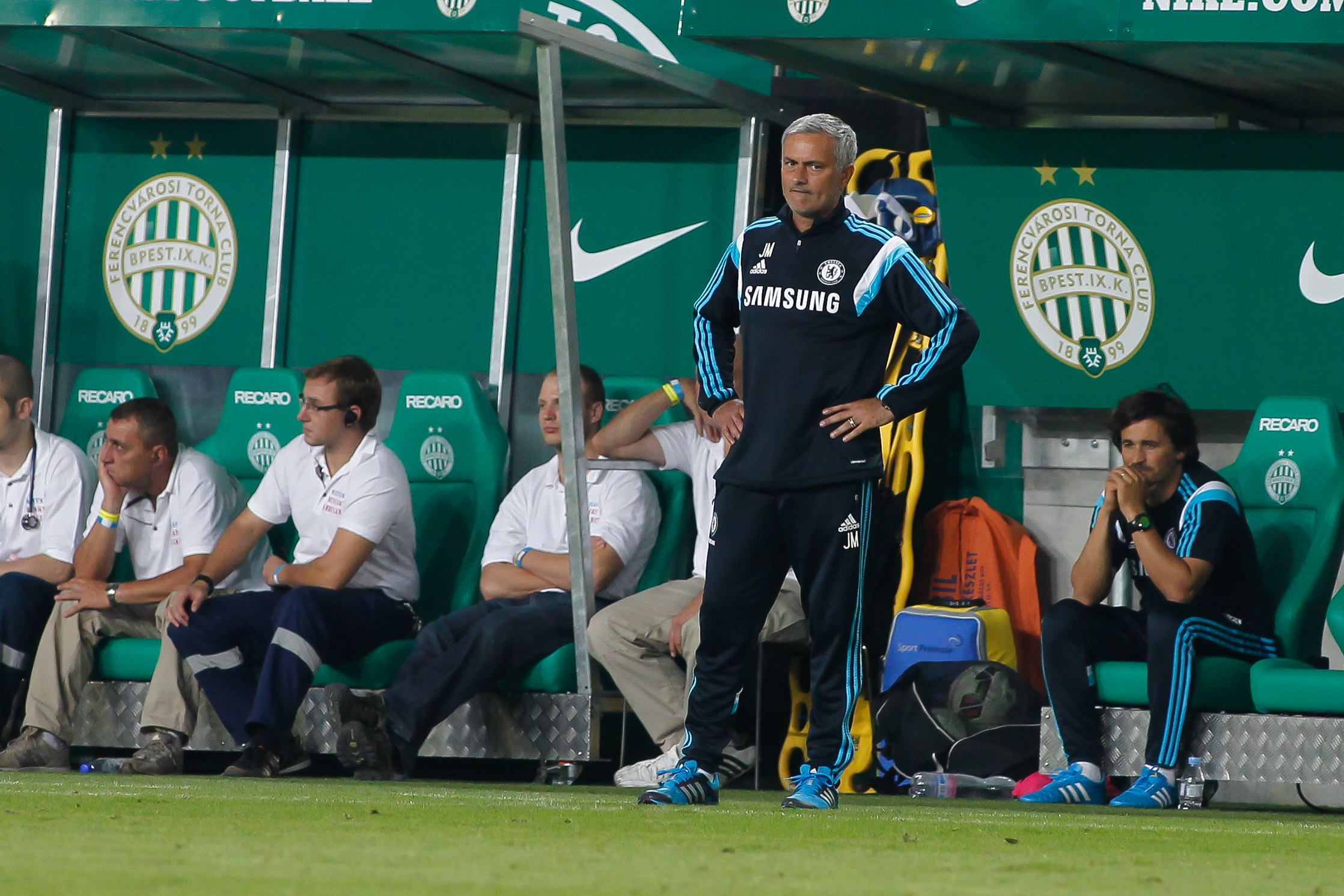 Jos&eacute; Mourinho a Chelsea edzőjek&eacute;nt a Groupama Ar&eacute;na nyit&oacute;m&eacute;rkőz&eacute;s&eacute;n 2014. augusztus 10-&eacute;n